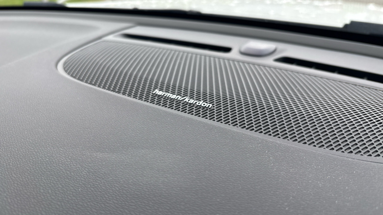 Volvo XC40 2.0 B4P Ultimate Dark 5dr Auto Petrol Estate